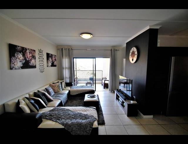 3 BEDROOM APARTMENT FOR SALE IN OAKDENE